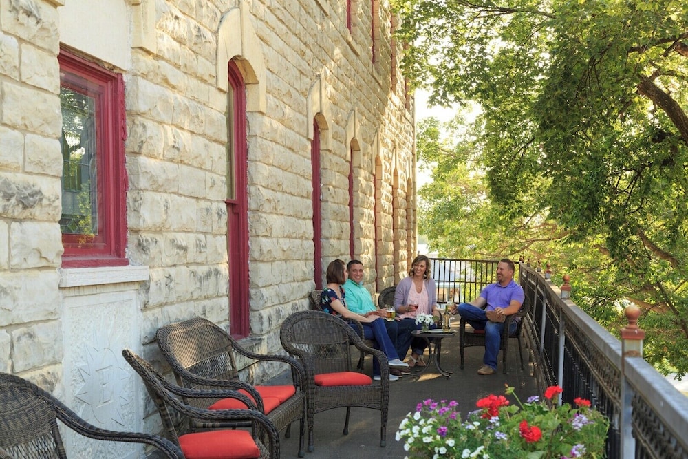 Historic Elgin Hotel