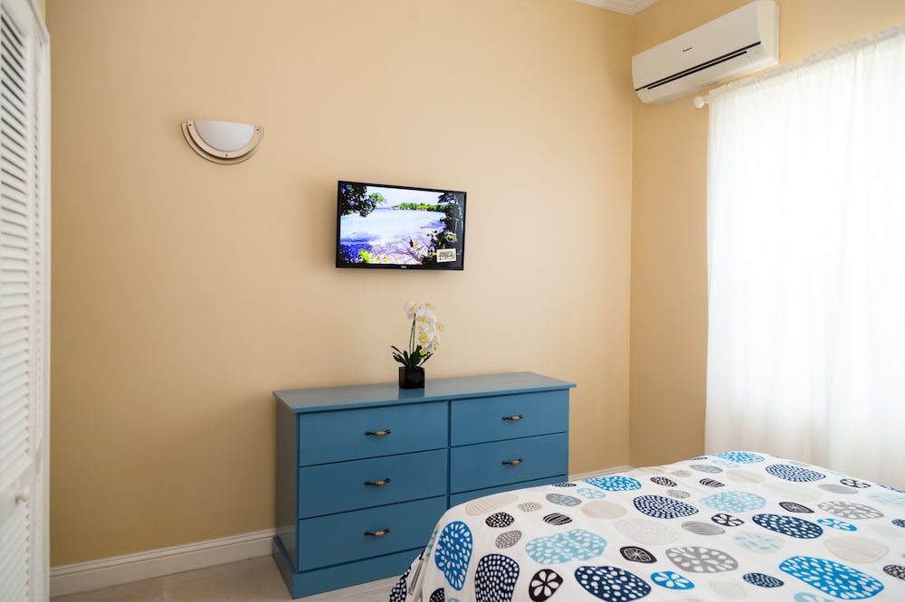 New Kingston Guest Apartment at Westbury