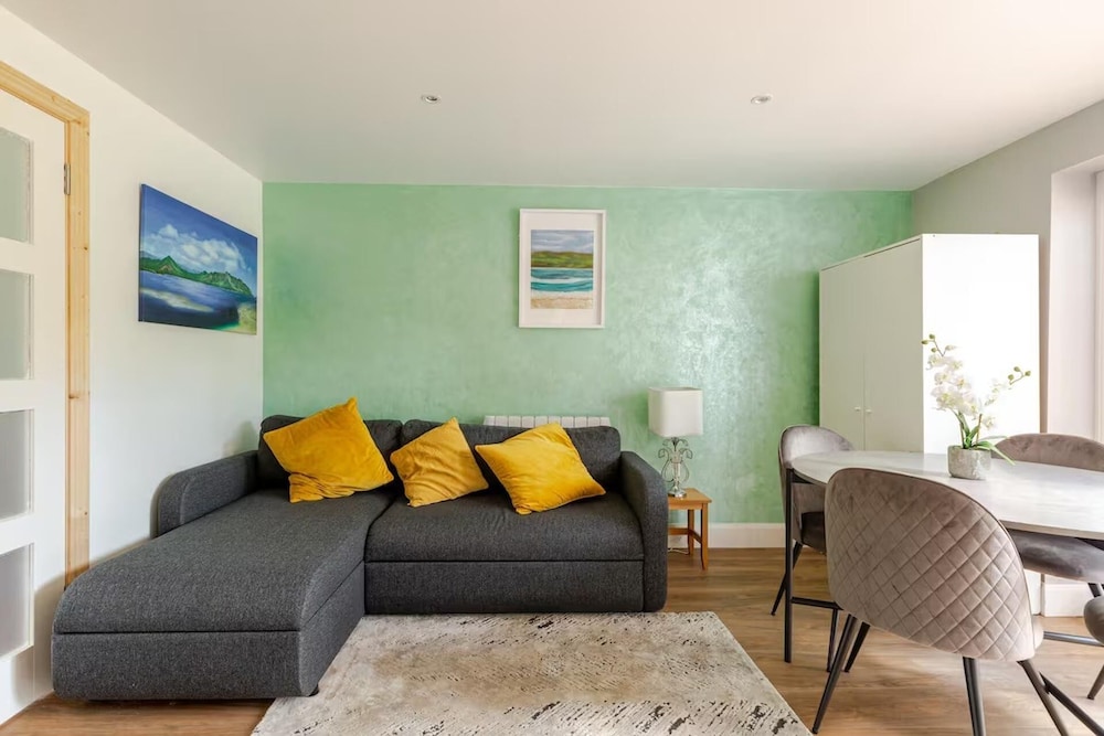 1-bed Cosy Country Retreat- Sleeps 5, Emerald Park