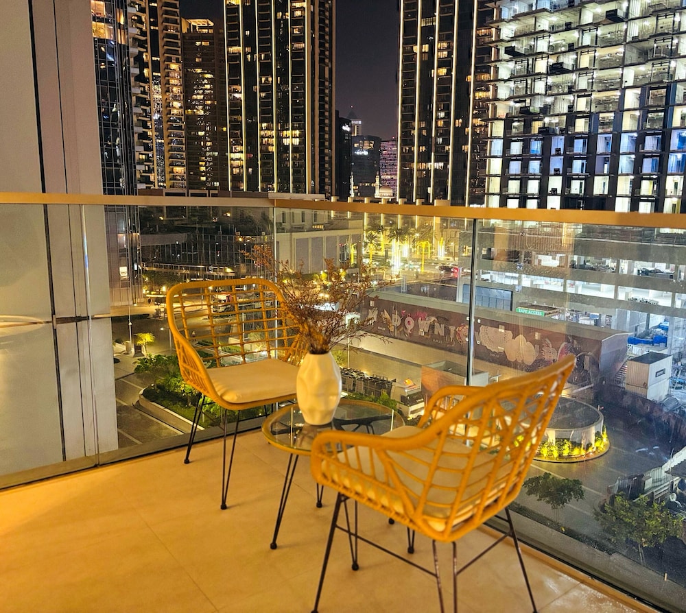 Luxury 1BR 5 star Apt Burj Khalifa View