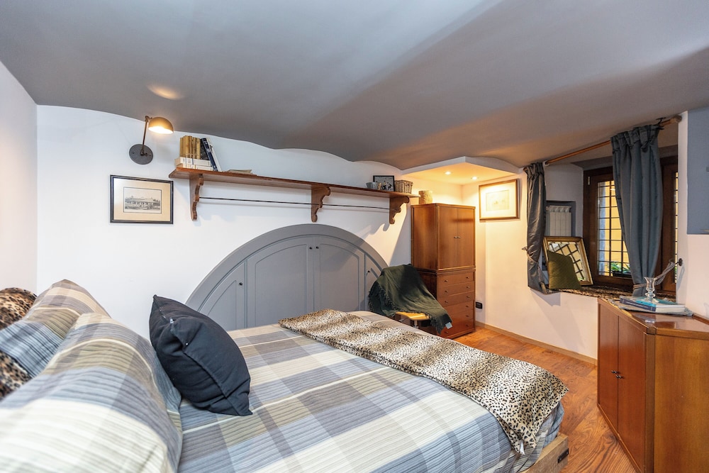 Pantheon Apartment