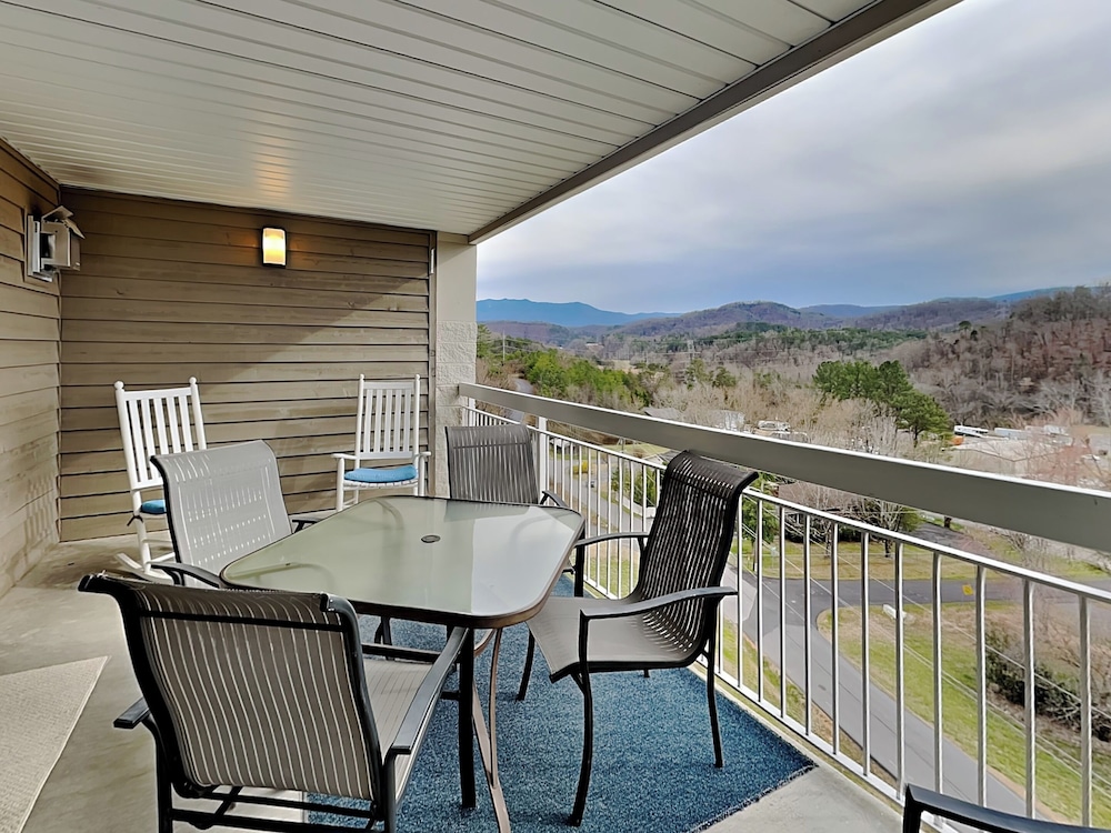 Hilltop Paradise by Jackson Mountain Rentals