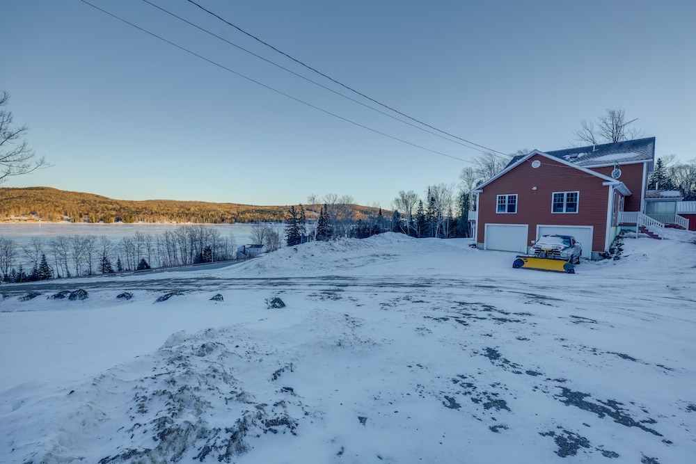 Spacious Eagle Lake Home w/ Fireplace & Deck