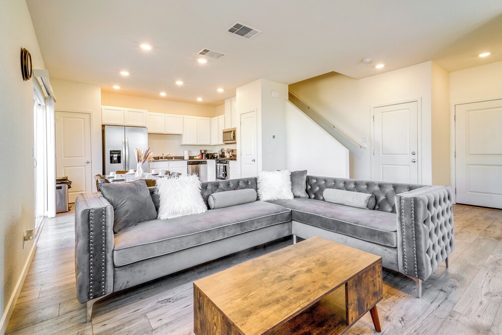Reno Vacations - Modern Reno Vacation Home: Easy Access to Nature - Property Image 18