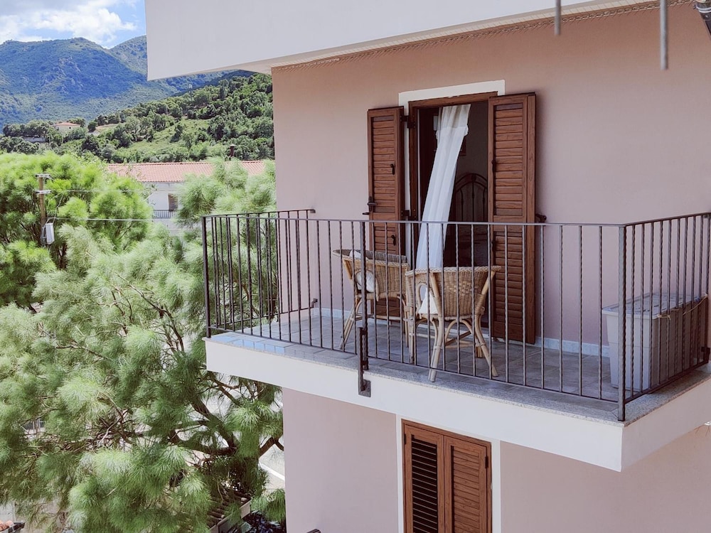 B&b Rooms Urzulei