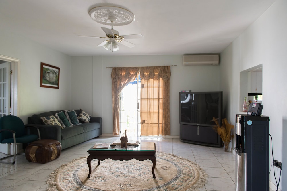 The Royal Kensington Villa