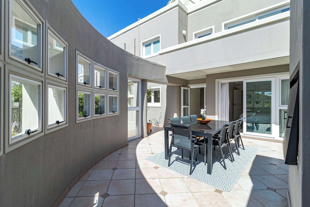 Beachfront Villa, Beach Club, Houtbay, Cape Town, South Africa
