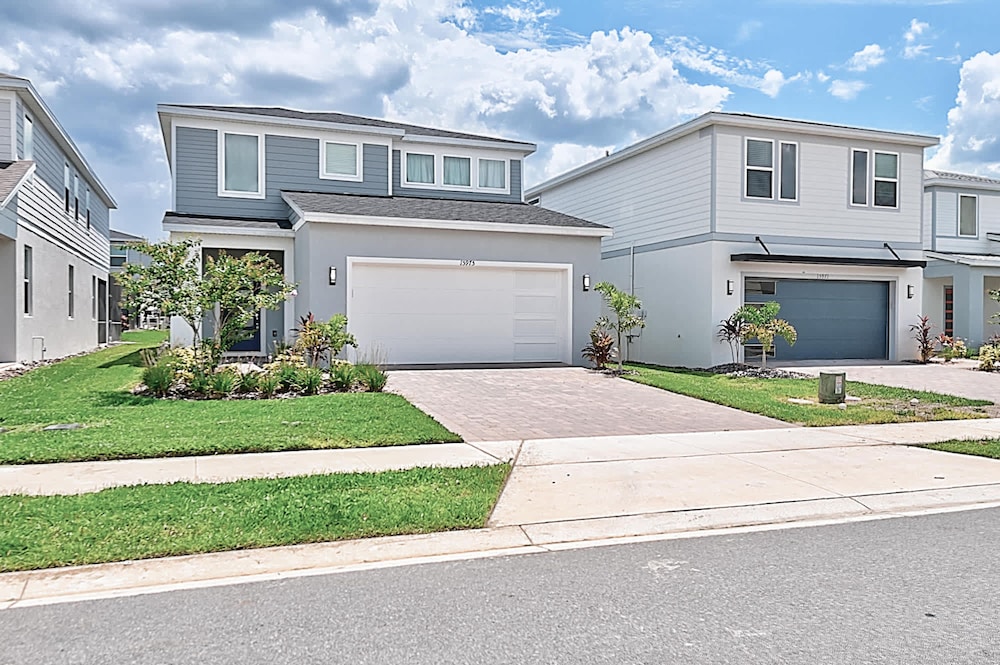 15975 Brand New 5BR Family House With Private Pool