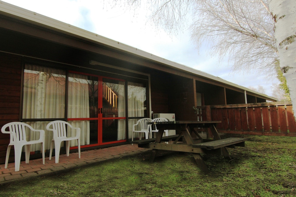 Larchwood Motel
