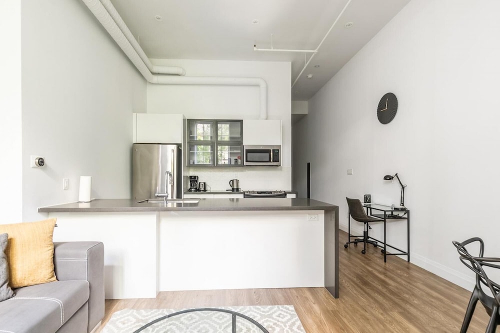 1 Bedroom Loft Free Parking Gym 1 - Image 4