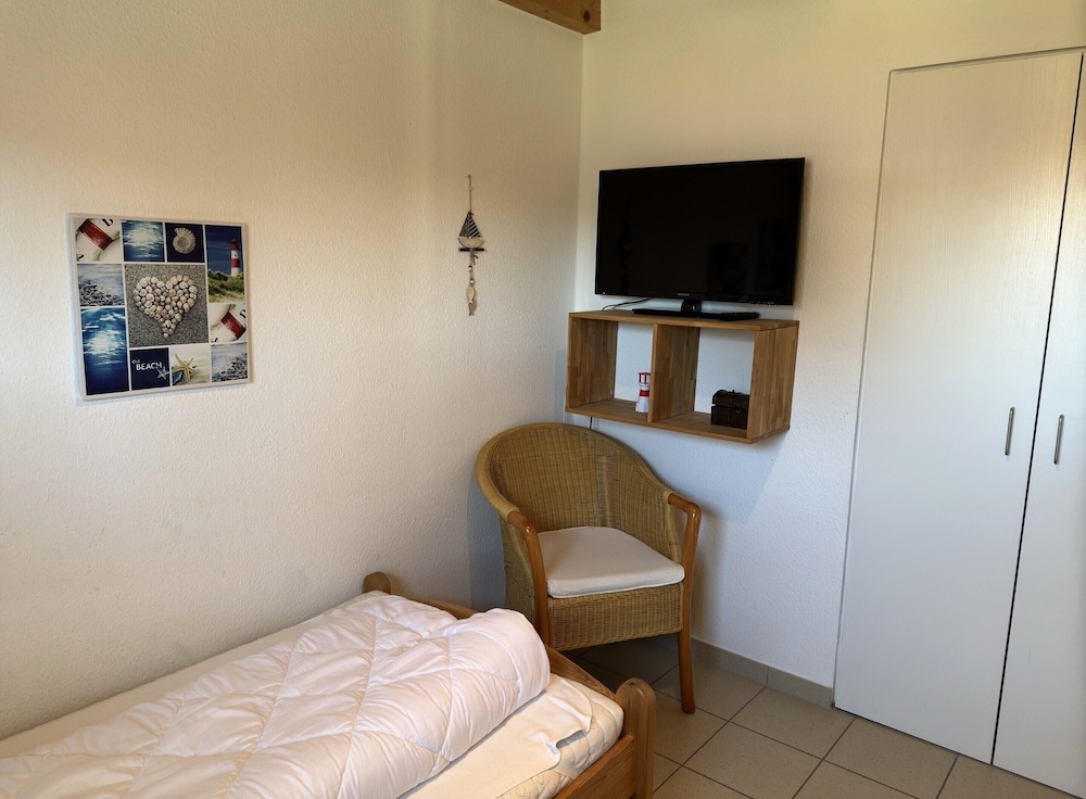 Ferienhaus mit Kaminofen in Burhave