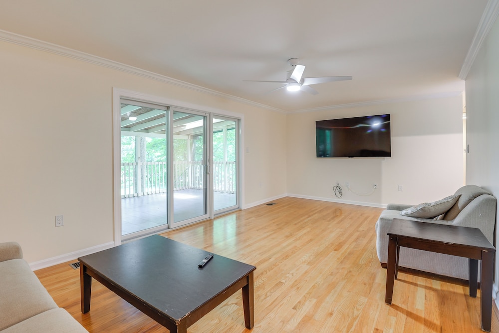 9 Mi to Historic District: Ellicott City Home!