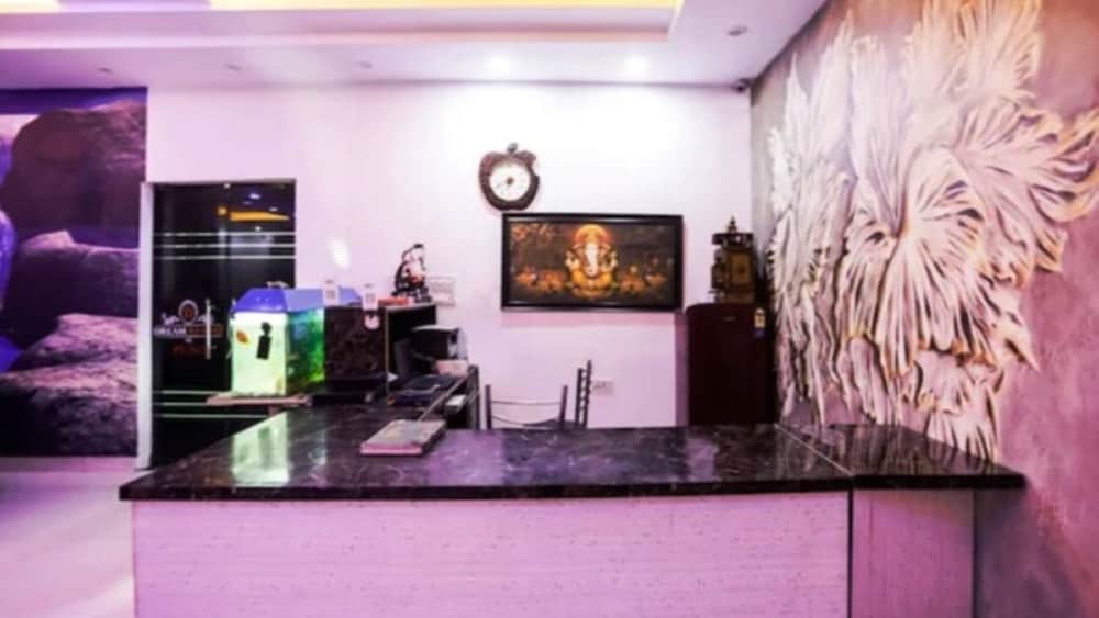 Lobby & Reception