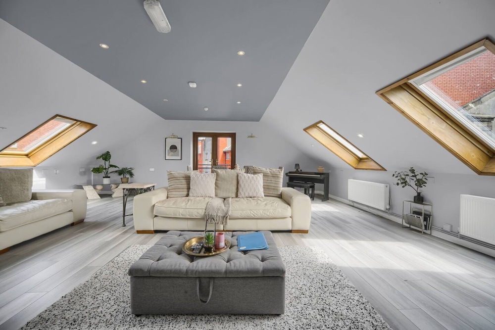 Luxury Penthouse Suite - Swansea Central - Beach