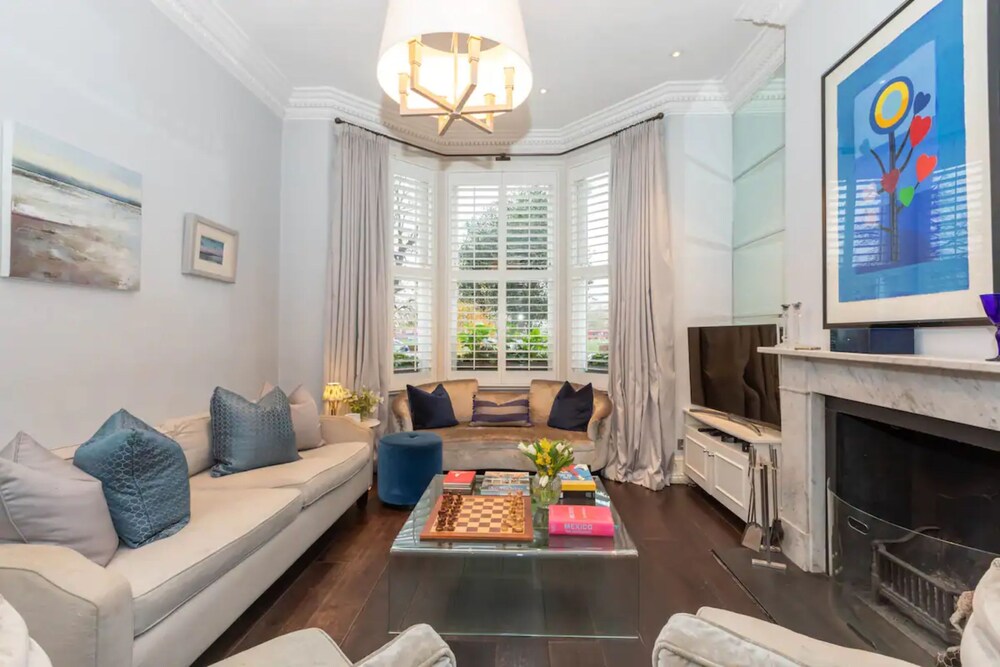 Gorgeous 4 Bedroom Family Home Next to Clapham Common