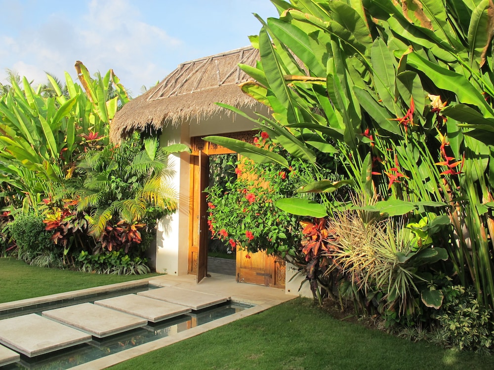 Nyaman Villas