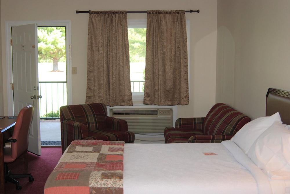 The Golf Inn at QC Resort and RV view 3