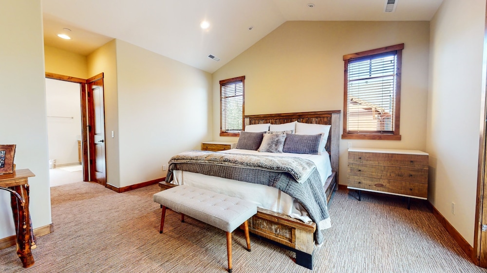 Graystone #2024 4 Bedroom Home by RedAwning view 4