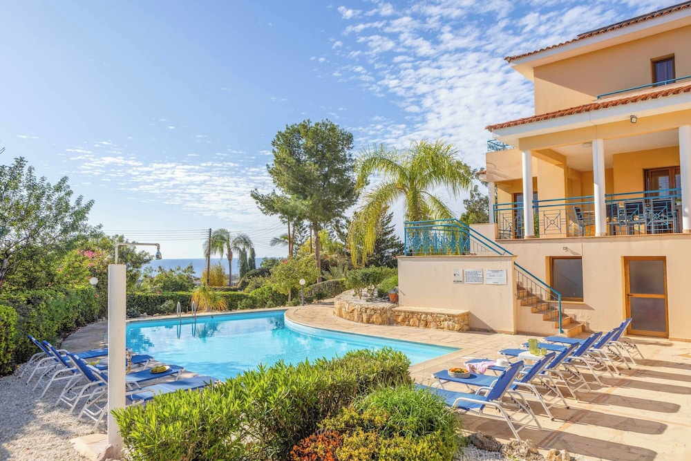 Apollon Zeus Villa
