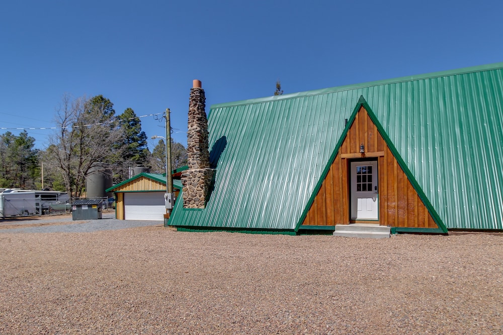 Adorable A-frame Cabin in Pinetop-lakeside! view 3