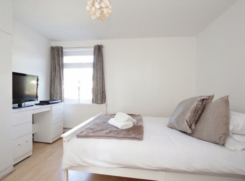 Arma Short Stays - Turner Close view 2