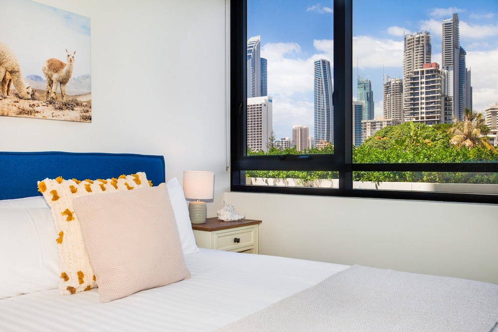 Sun Drenched Apartment in the Heart of Surfers