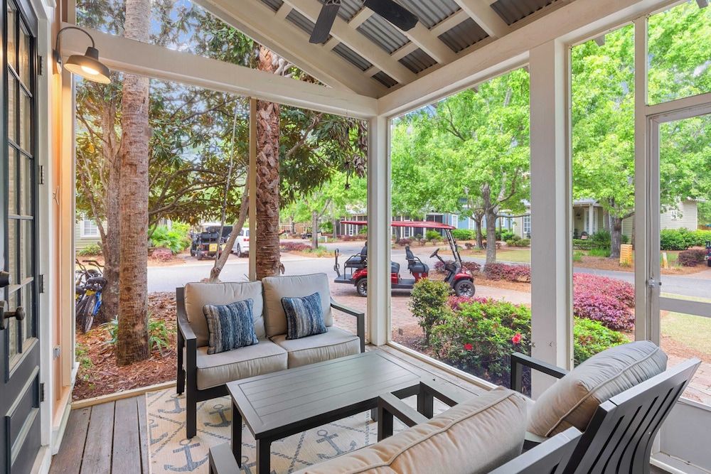 Golf Cart + Pool Access Near Baytowne & Beach Coral Starfish by Avantstay