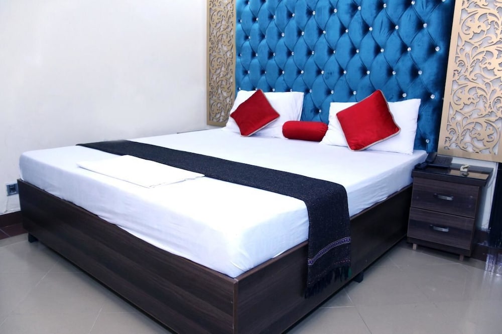 EXECUTIVE PALACE HOTEL LAHORE