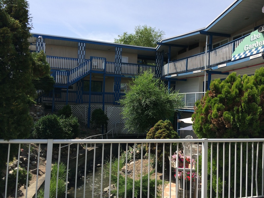 Blue Stream Motel