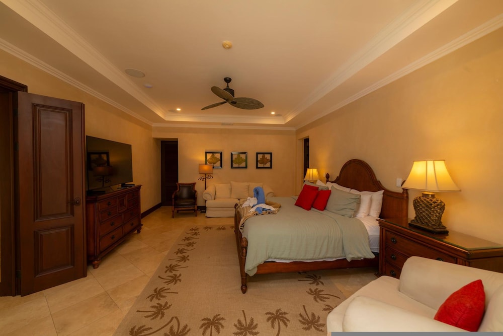 - Casa Zafiro 7 Bedrooms Private Pool