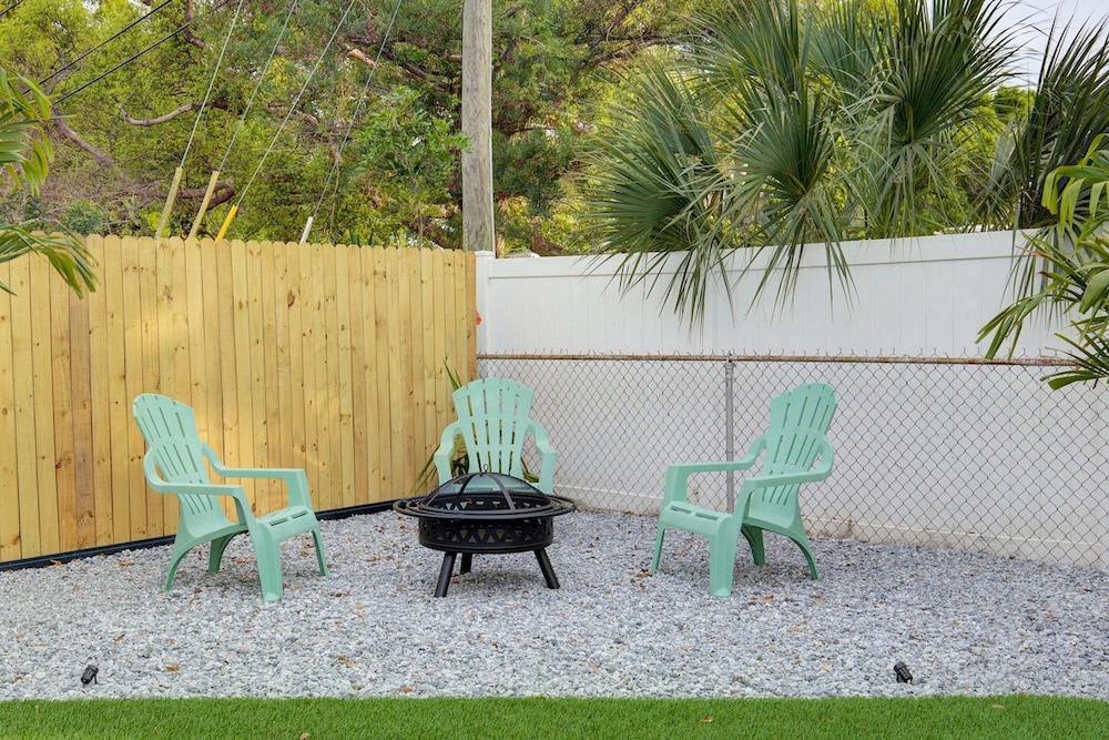 Palm Oasis 2 2 Serene Backyard Private Poolside