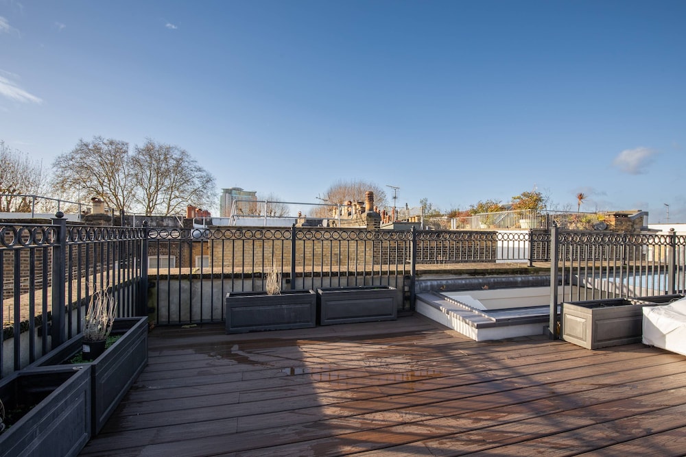 Earl's Court Square XI by Onefinestay