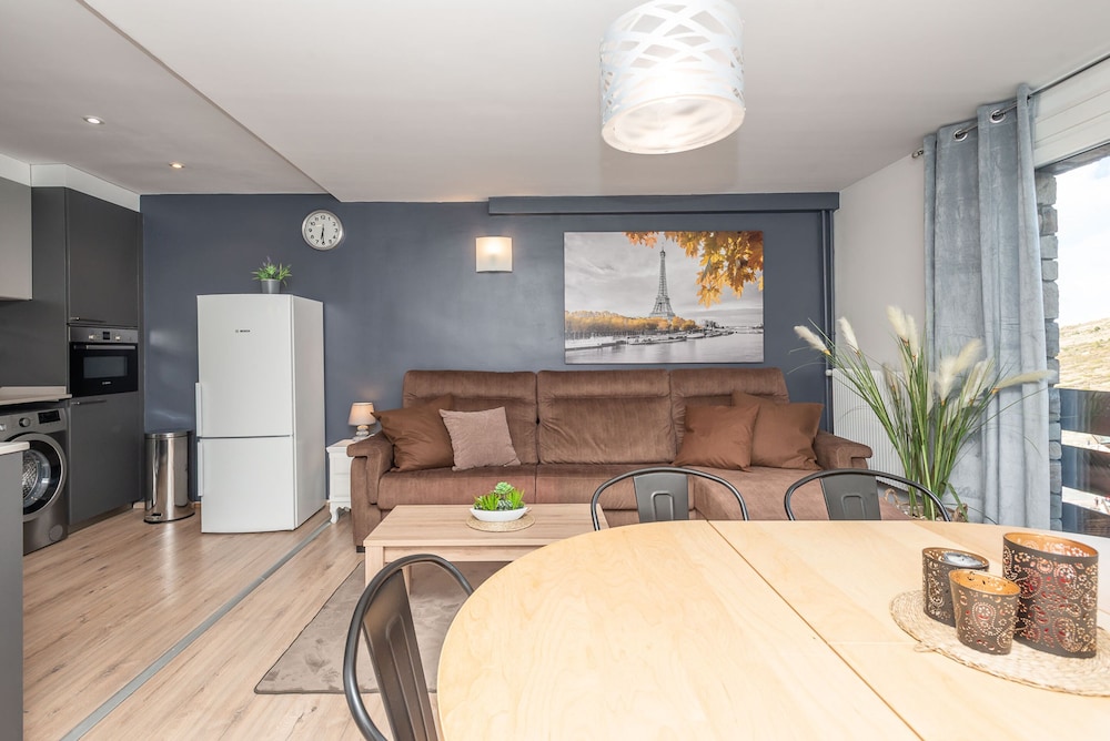 APARTAMENTOS VAQUERS MIKKA 3000