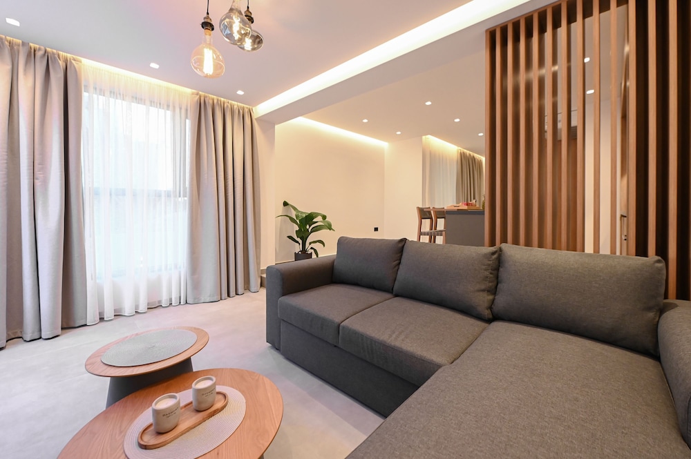 MGK Luxury Suites With a Private Pool Ligaria