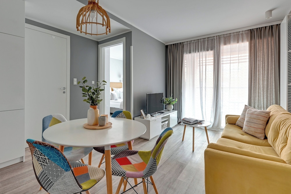 Aura - Riverside & Parking by Downtown Apartments