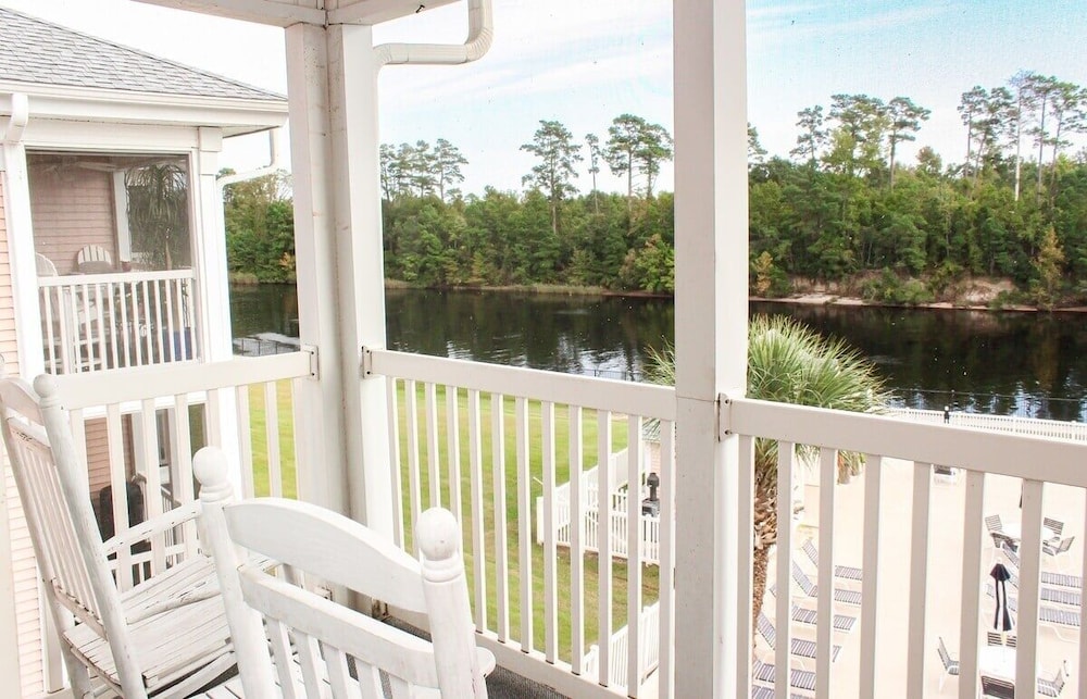 Waterway Village 18g 2 Bedroom Condo
