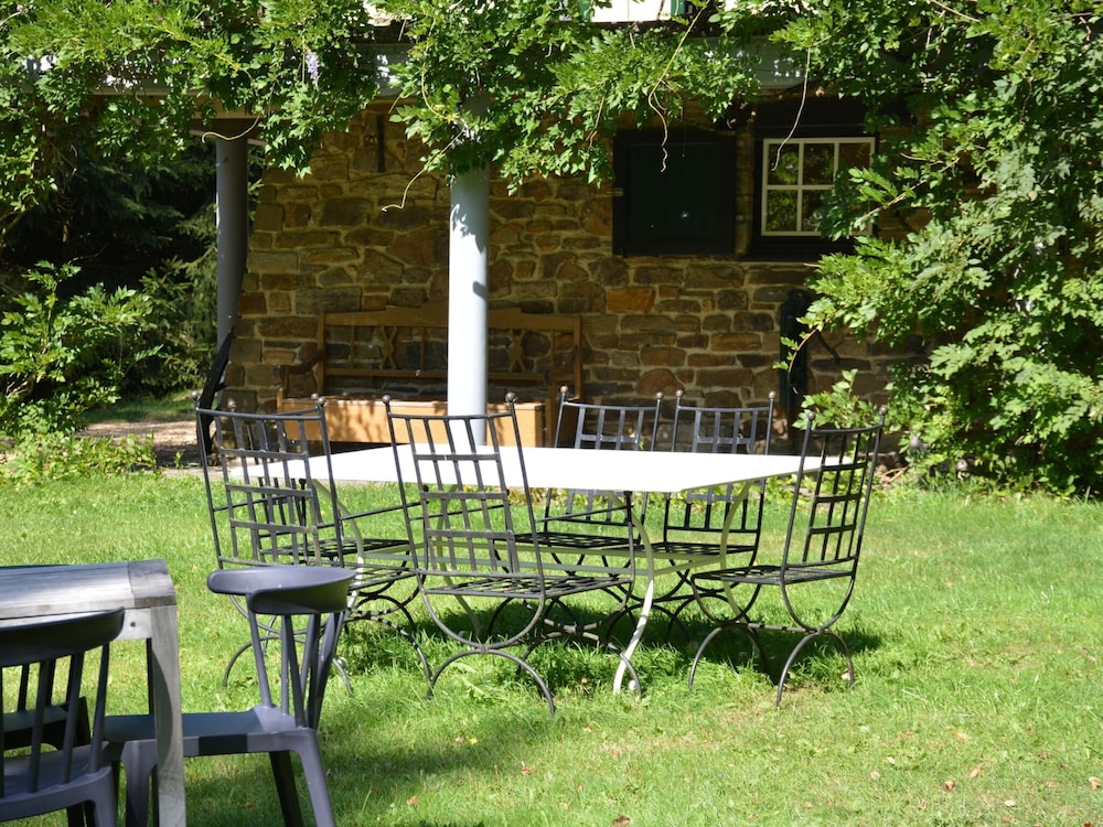 Luxury Pet Friendly Chalet in Bièvre near Forest
