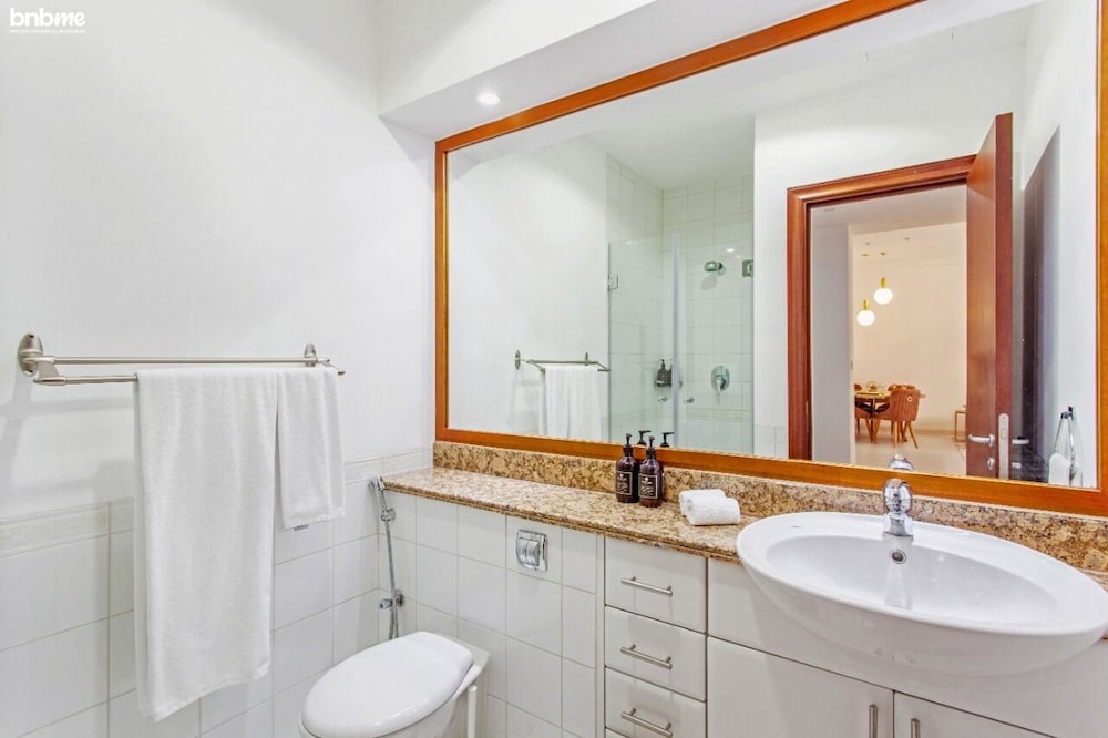 Pvt Jacuzzi Tub Groundfloor 2 Bed Bnbme Homes