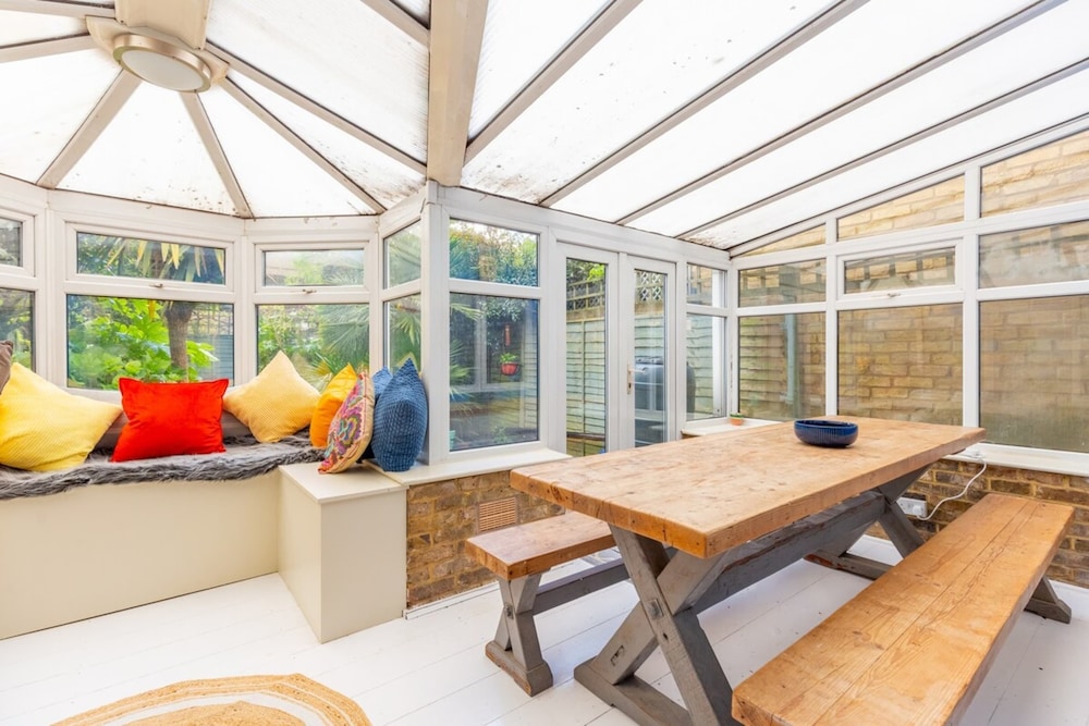 Gorgeous 2BD Garden Getaway, Victoria Park