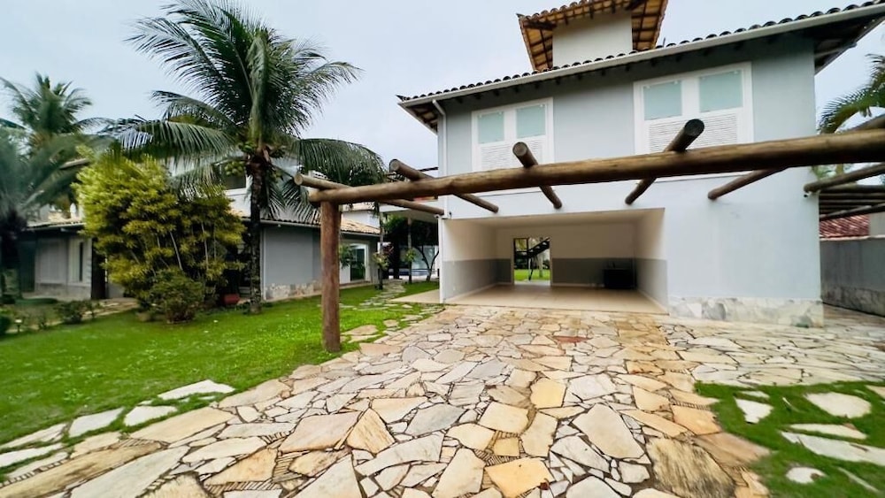 Jolly Praia de Tucuns e Hospedagem