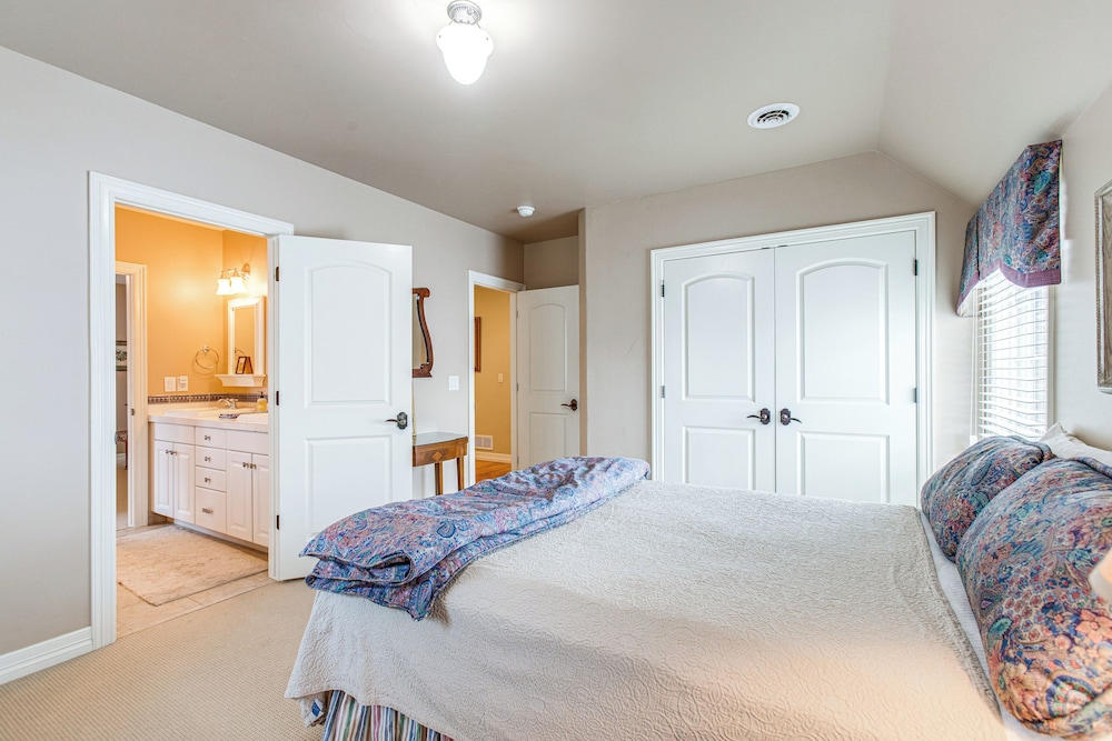 Walk to DU, Dining & Parks: Spacious Denver Home!