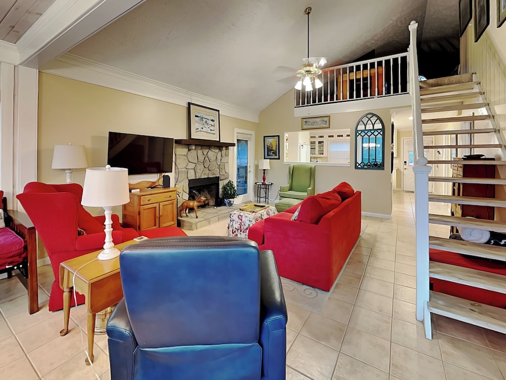 Daisy's Enchanted Cottage by Jackson Mountain Rentals