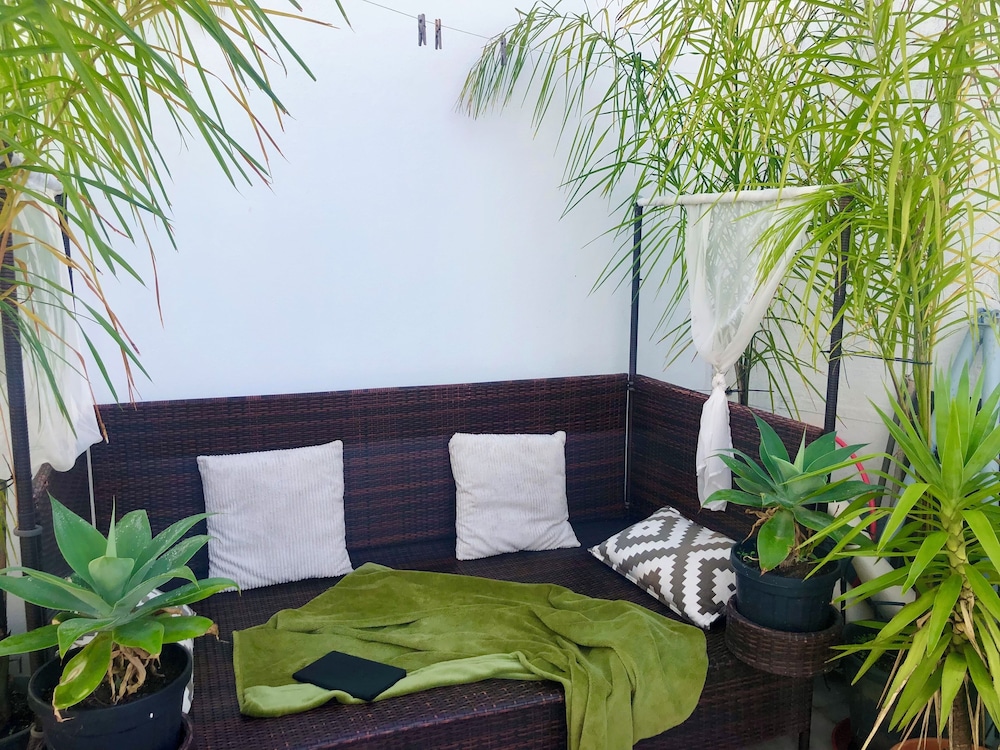 Cozy House Sleeps 2 With Pet Friendly Option