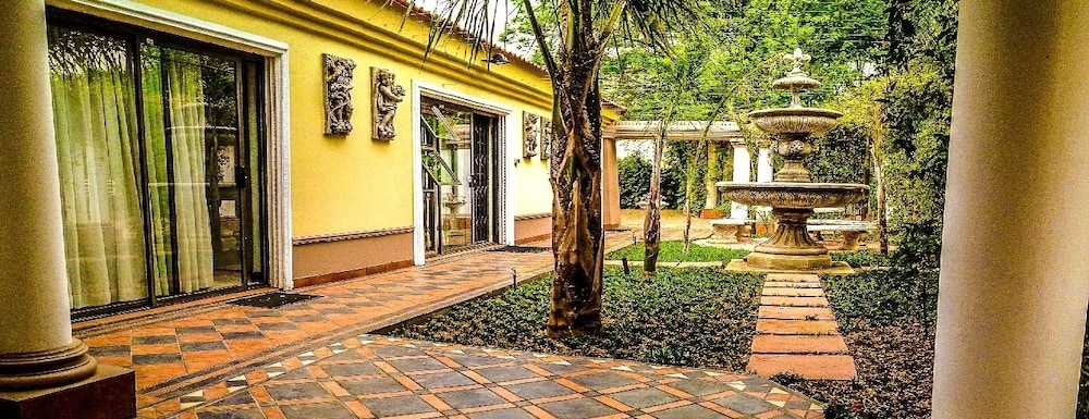 Caesars Guesthouse & Conference Centre