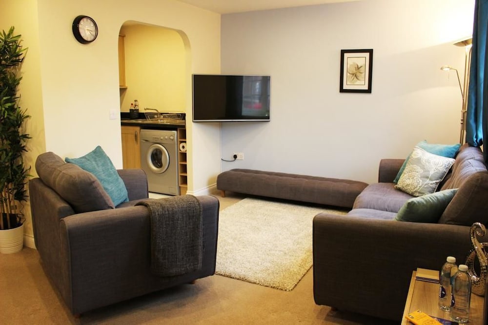Glover Apartment