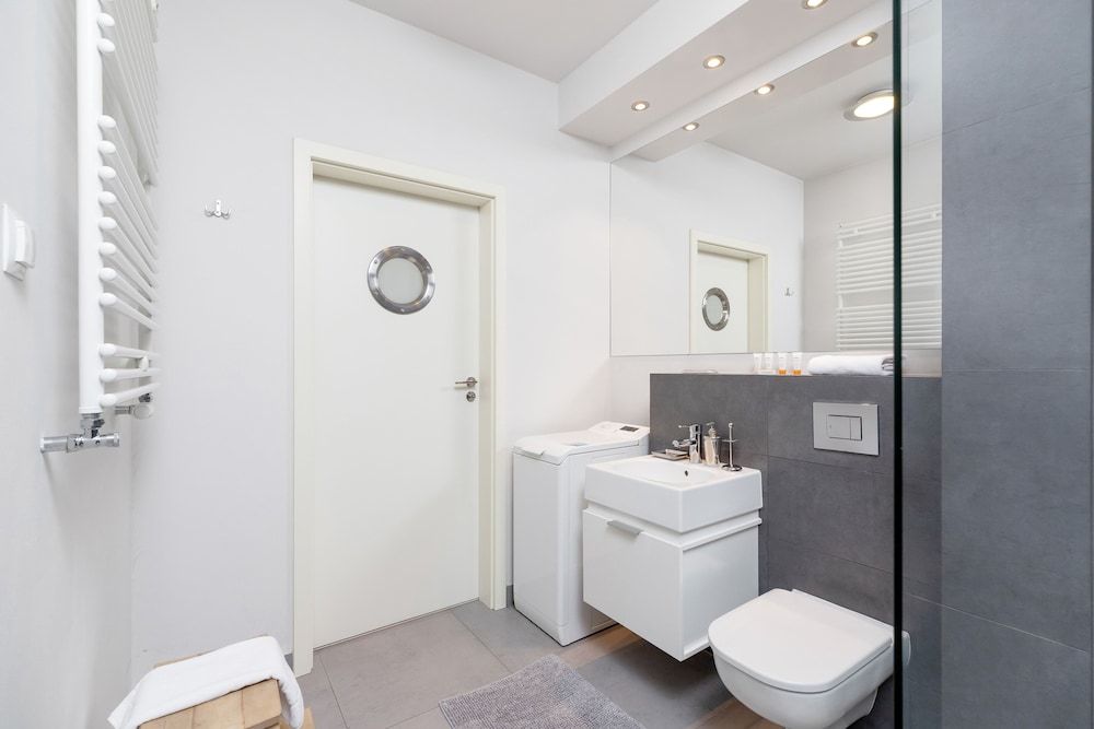 Browar Lubicz Apartments by Renters view 4