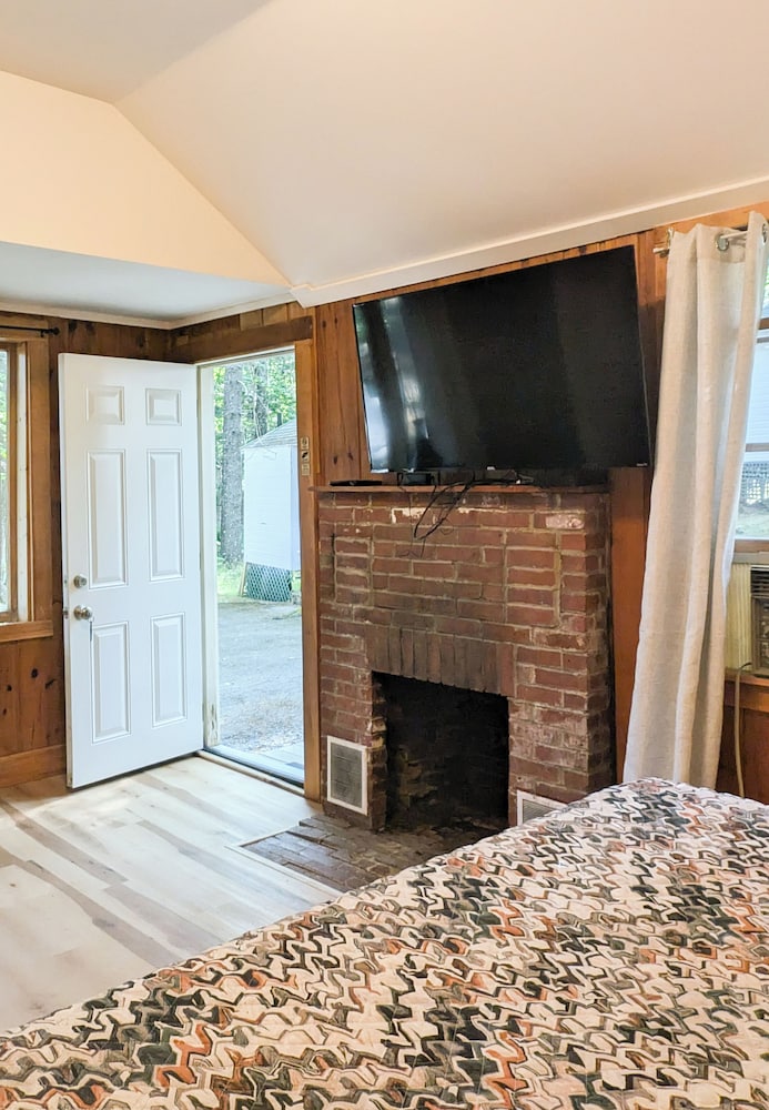 Hinckleys Dreamwood Cottages