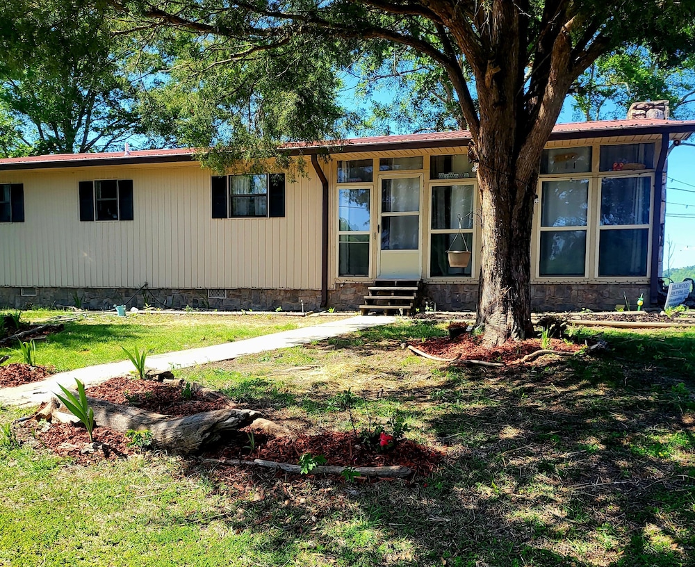 Lakeside Paradise: 4br Retreat On Neely Henry Lake 4 Bedroom Home by RedAwning view 5