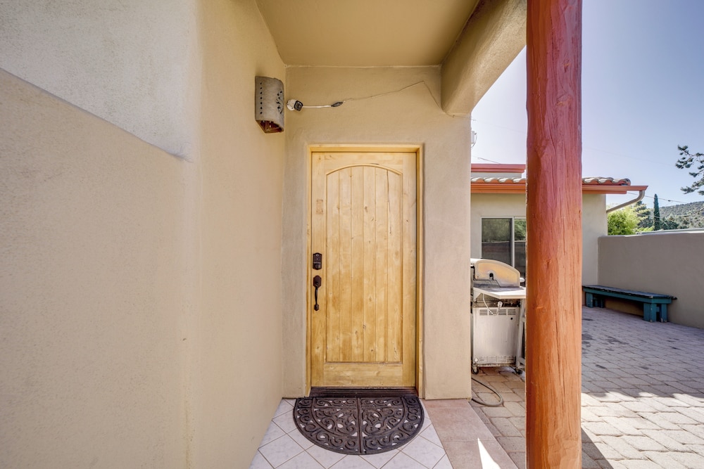 Thunder Mtn Views: Walkable Home in West Sedona!
