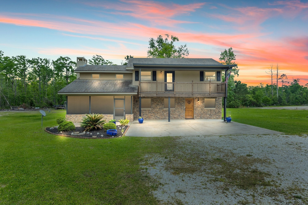 Louisiana Abode - Balcony, Pool Table & Lake Views view 3